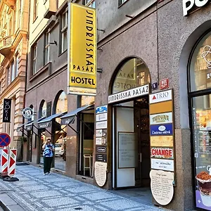 az-hostel.praguehotelsweb.com/